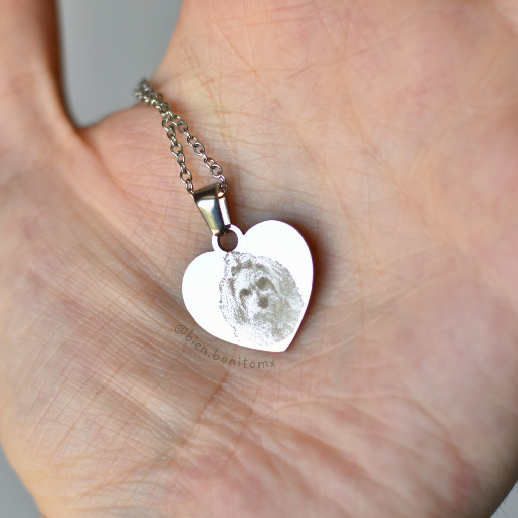 Collar Grabado de Corazón